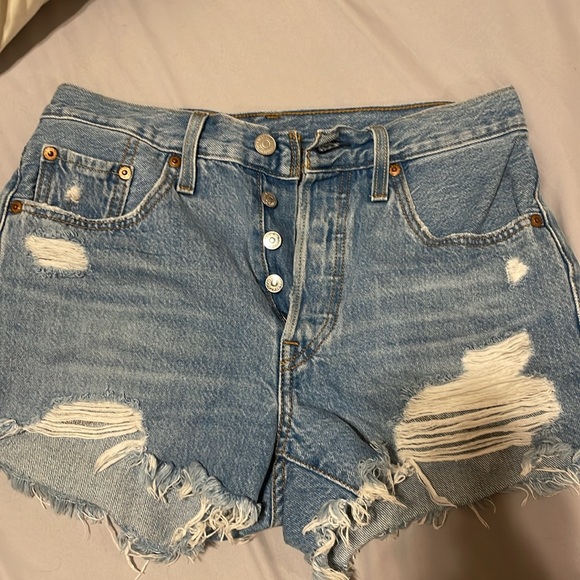 Levi’s Jean shorts - Picture 2 of 2